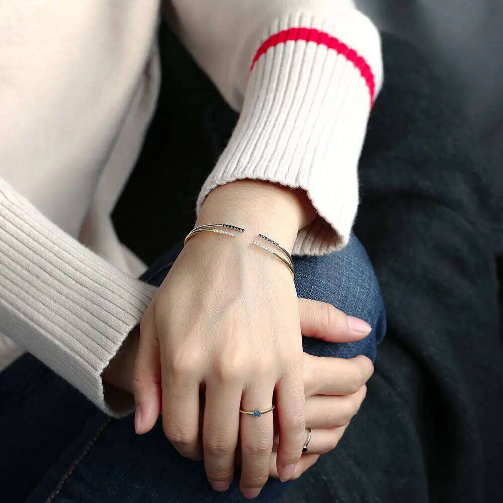 Premium Women's 2025 Simple Yet Stylish 5a Zircon Inlay Bracelet 18k Gold Plated Perfect Jewelry Gift XJ260127