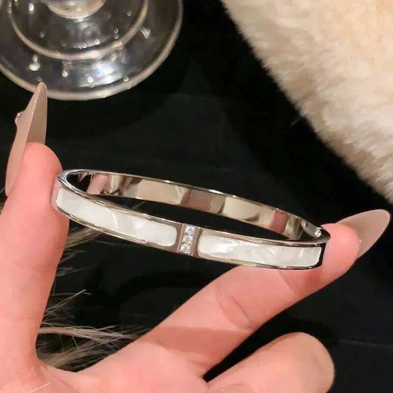 Watty stylish titanium steel inlaid zircon bracelet, simple style, wear jewelry on women's summer wrists XJ260127