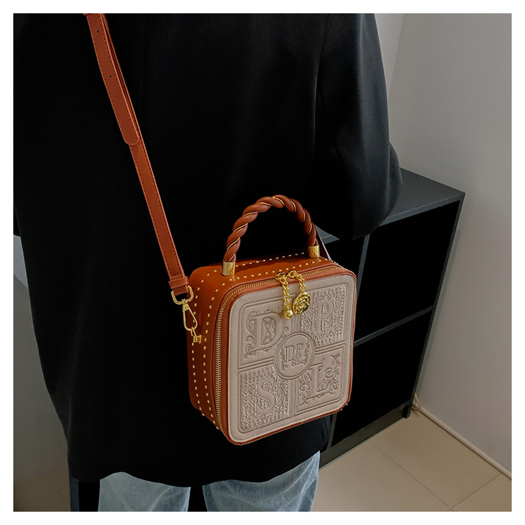 Summer New Style Good Design Embroidery Retro Style Letter Hand Carry Shoulder Shoulder Sling Bag