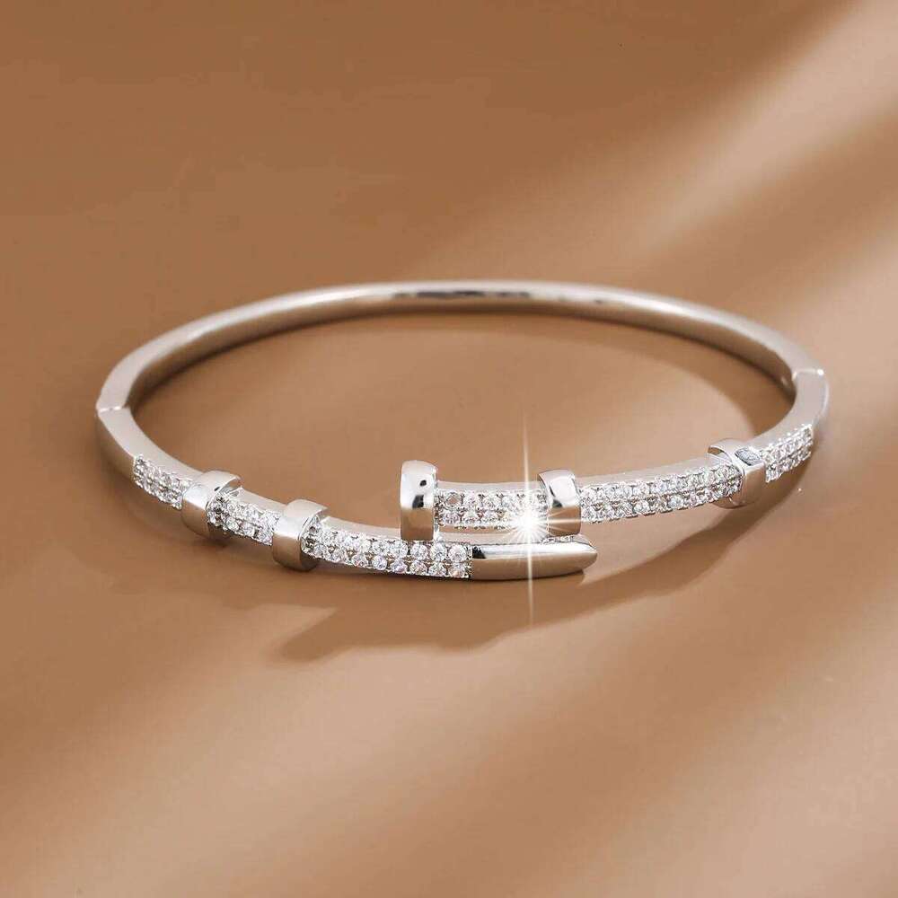 Personalized Geometric Line Design Synthetic Zirconia Women's Bracelet For Daily Gift Jewelry Accessories XJ260127