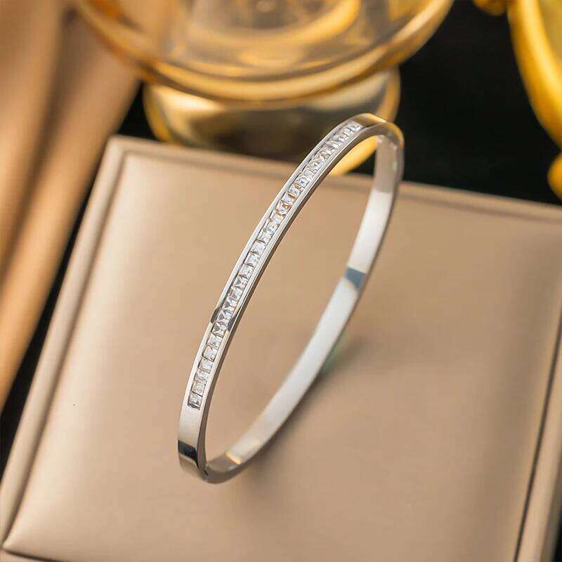 Gold-plated titanium steel waterproof and rust-proof exquisite all-match shiny zircon bracelet for ladies holiday jewelry gift XJ260127