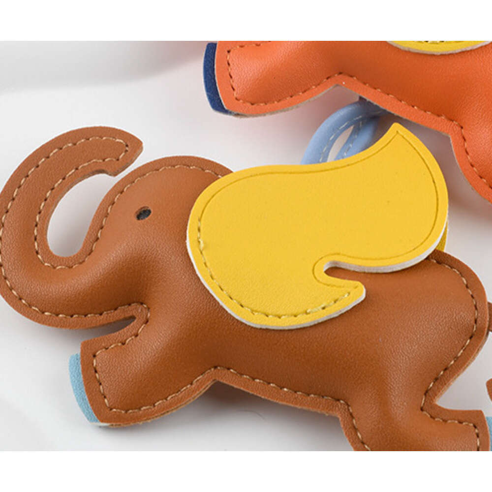 Handmade Leather Dumbo Activity Gift Bag Pendant Creative Animal Keychain Cute Elephant Ornament S260126