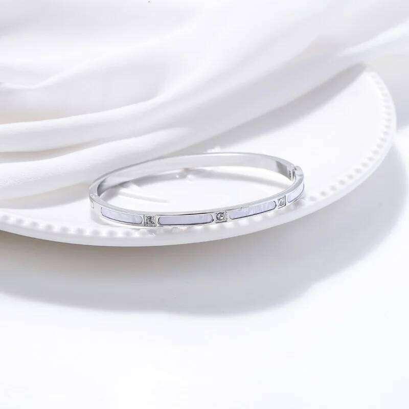 New style simple gold-plated titanium steel bracelets diamond-encrusted shell bracelet XJ260127