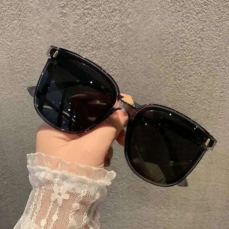 New Fashion Square Women's Sunglasses Retro Rice Nail Metal Outdoor Sun Shading Sports Glasses For Men And Women Z260127