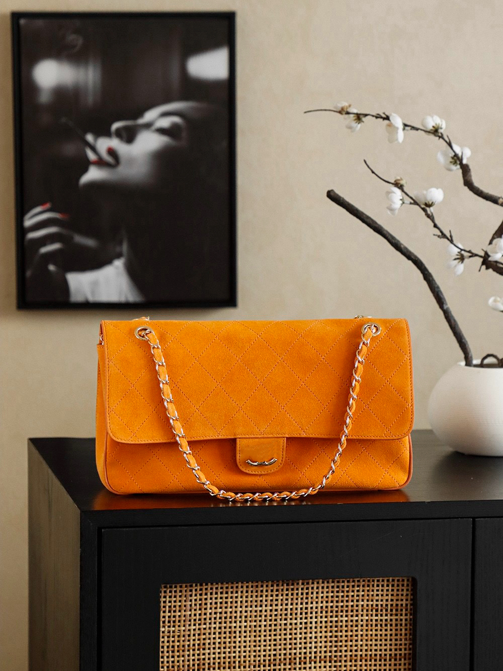 Master quality ss511 2026 Spring/Summer New Collection Handbag Runway Show: Classic double-chain bag, featuring a dark suede chain shoulder strap design.