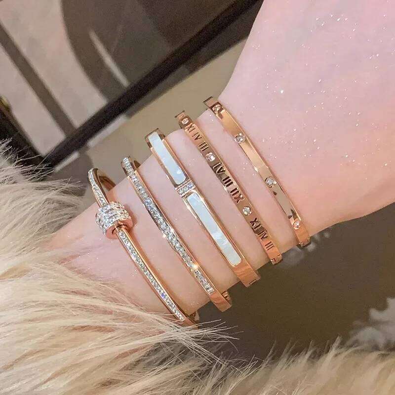 1PCS Lovely Hot Sale Gold Fashion 10 Rose Bangle Stainless Steel Not Fade Women Bracelet Boutique Girl Gift XJ260127