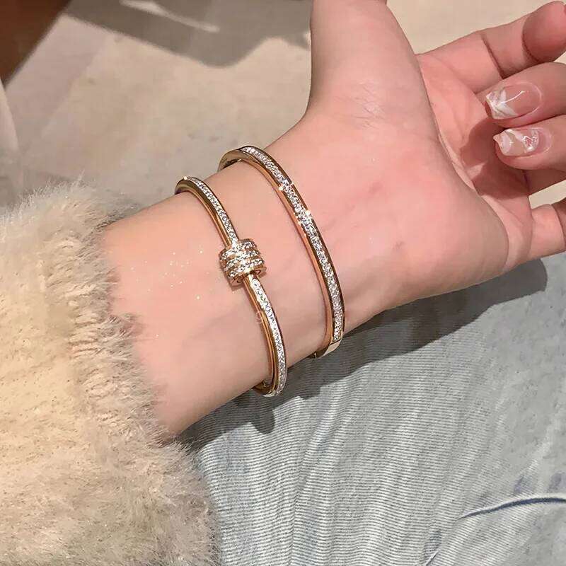 1PCS Lovely Hot Sale Gold Fashion 10 Rose Bangle Stainless Steel Not Fade Women Bracelet Boutique Girl Gift XJ260127