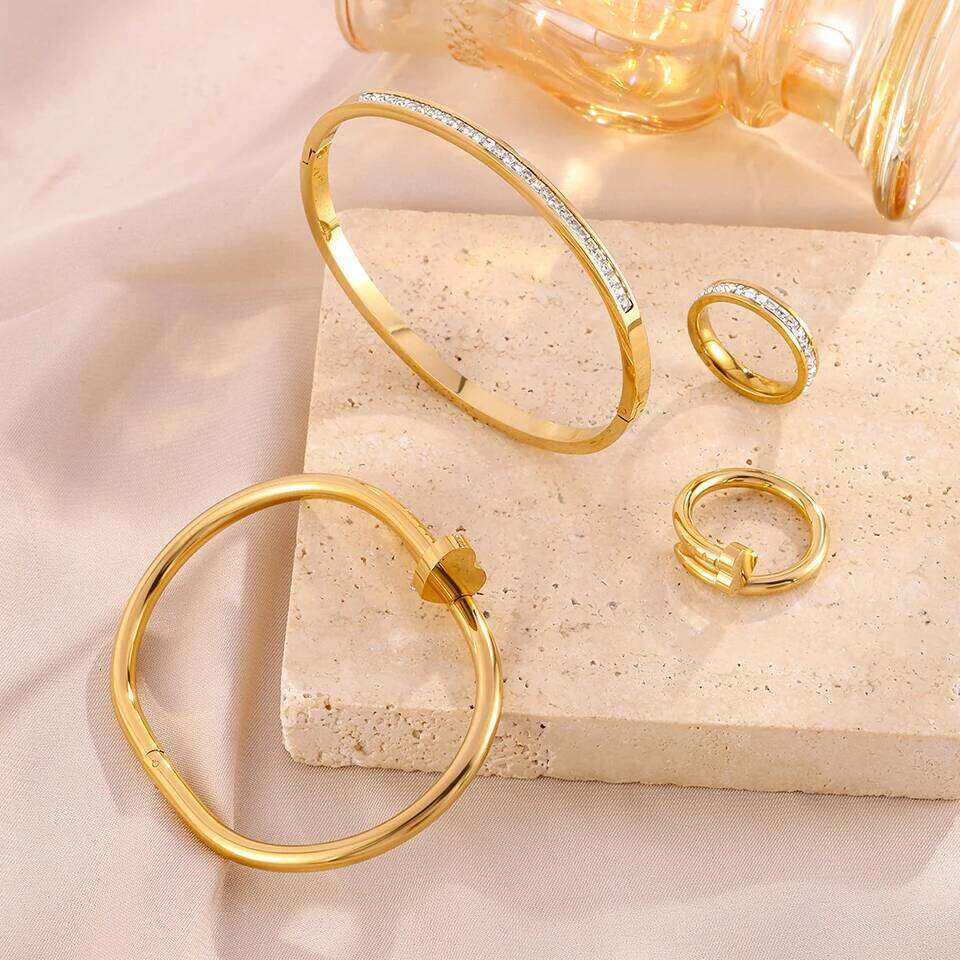 Yupsk 4Pcs Classic Heart Shaped Nail Head Closed Bracelet Ring Set for Women Waterproof Stainless Steel Jewelry New XJ260127