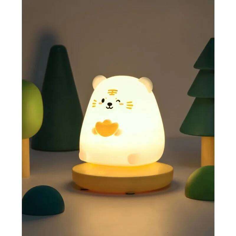 LED Eye-protecting and USB Bedside Night Light for Cute Pets in The Group Pet Park Z260127