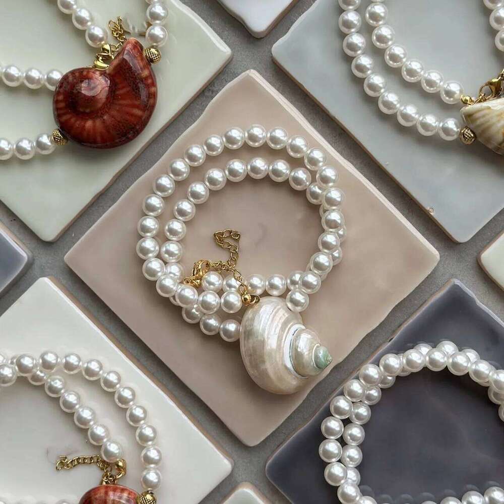 Simple and Natural Shell Necklace for Women Luxury Personalized Ceramic screw Pendant Bead Chain Beach Jewelry Acc 26W01127