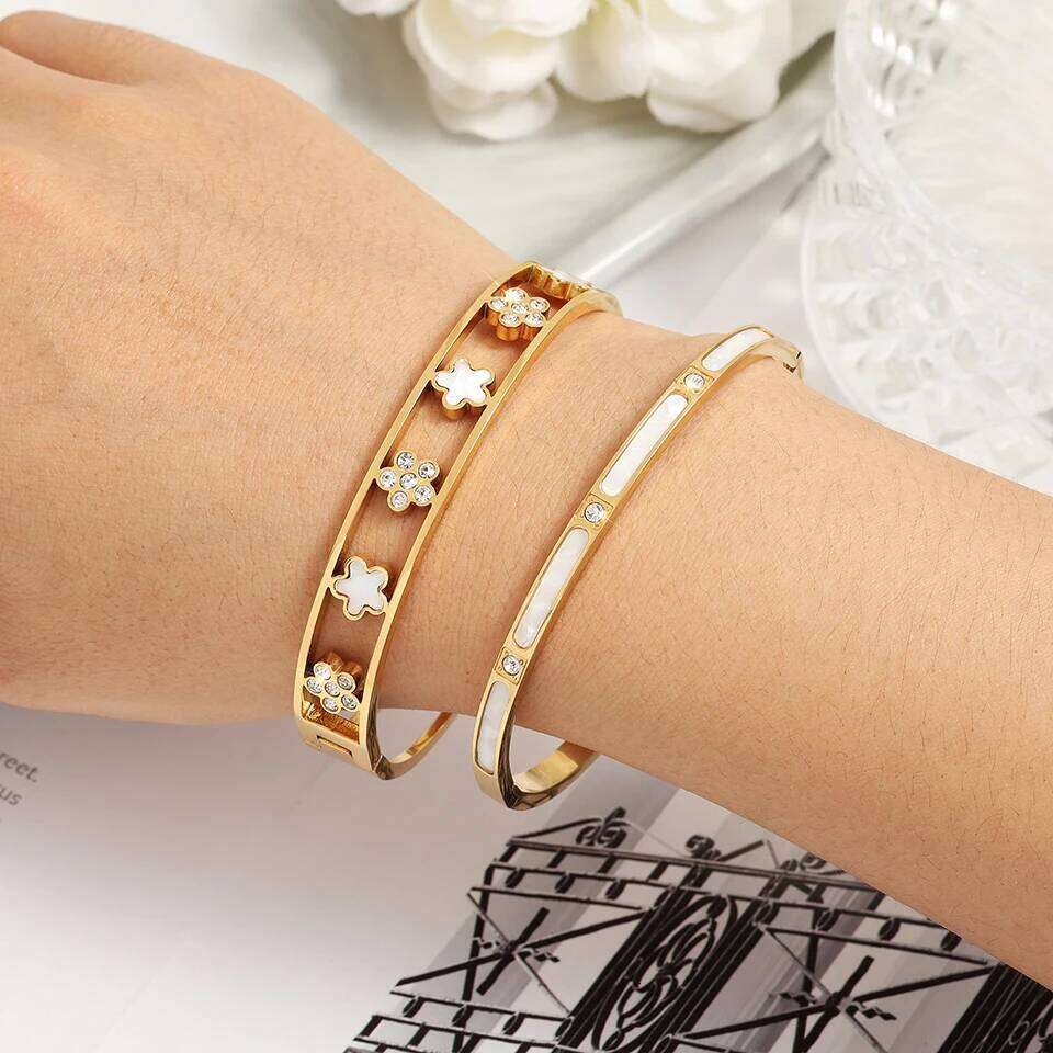 UILZ Ladies' Simple Versatile Retro Five Leaf Flower Inlaid Synthetic Zircon Stainless Steel Bracelet Elegant Style Jewelry XJ260127