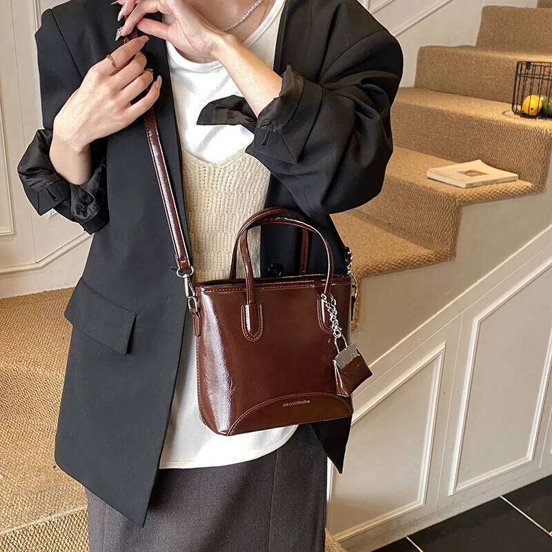 Vintage Oil Wax Leather Tote 2026 New Bucket Women's Versatile Shoulder Crossbody Bag High-Quality Handbag 9032HS