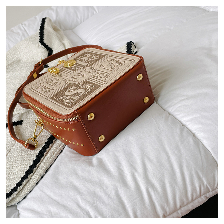 Summer New Style Good Design Embroidery Retro Style Letter Hand Carry Shoulder Shoulder Sling Bag