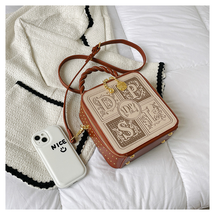 Summer New Style Good Design Embroidery Retro Style Letter Hand Carry Shoulder Shoulder Sling Bag
