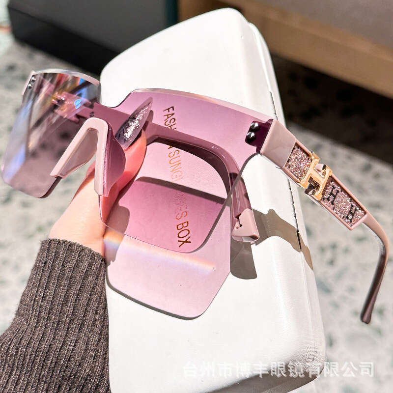2026 New Small C C Style Mirror Leg Letter One-piece High-end Fashion Large Frame for Women Fine Flash Trendy Sunglasses
