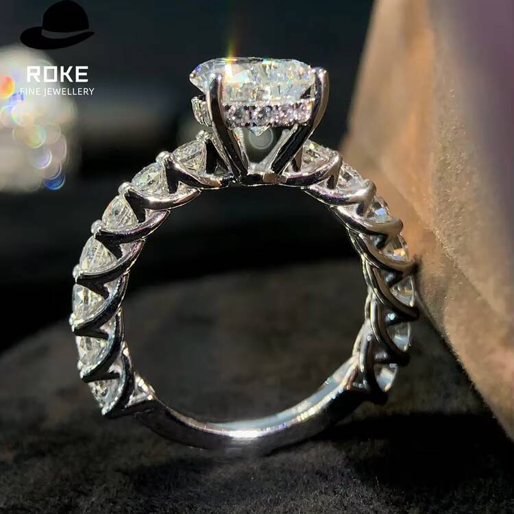 IGI Laboratory-grown 302ct Pear-shaped Centre Diamond with 158ct Round Accent 9K-18K White Gold Luxury Diamond Ring for Women