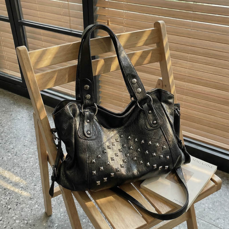 Vintage Rivet Coffee Shoulder Bags Women Y2k Grunge Large Capacity Tote Bag Female Moto Biker Messenger Bag Handbag Chic 240813