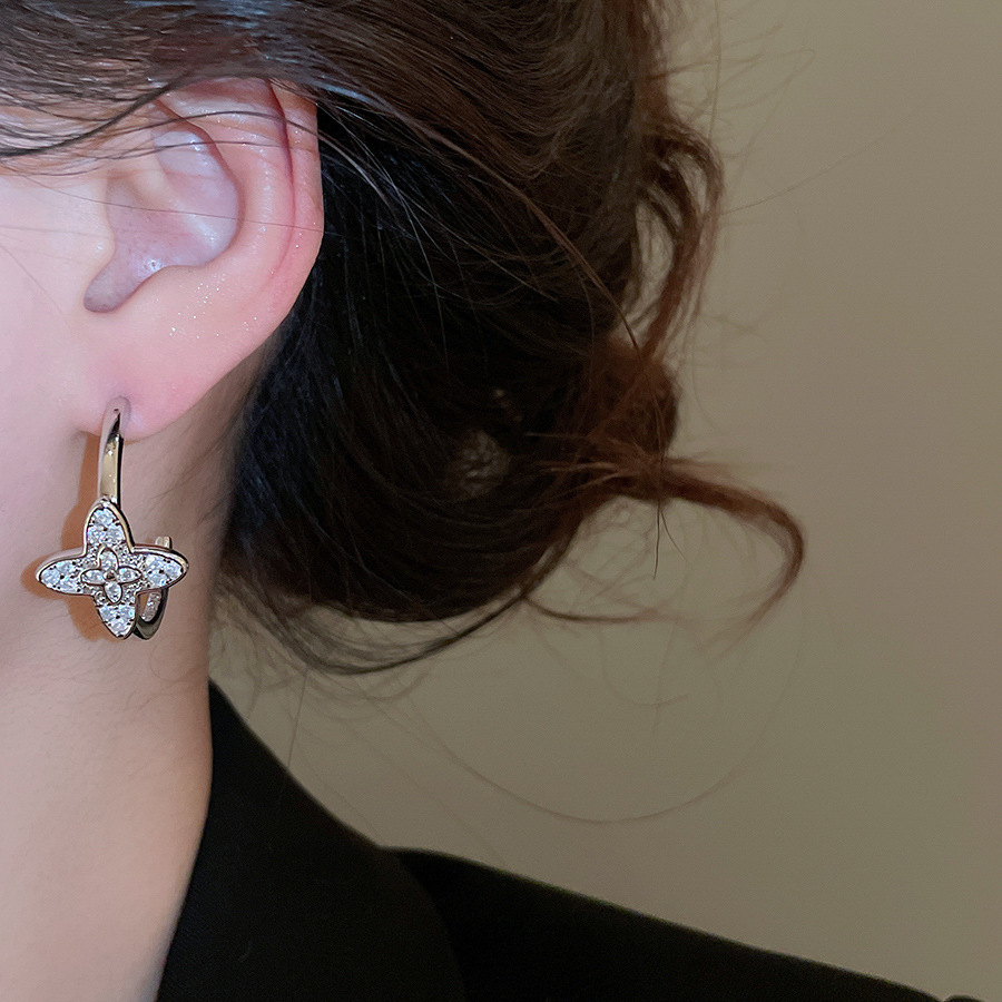 Silver Needle Zircon C-shaped Flower Stud Simple Daily Commute Versatile Hoop Light Luxury High-end Feel Earrings for Women - view 4