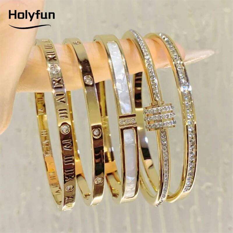 1pc Titanium Gold Bracelet, Fashionable Classic Style, Stainless Steel Bracelet,Inlaid With Zircon,For Womens Daily Wear XJ260127