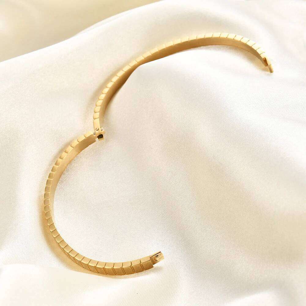 VQYSKO Zircon Geometric Accessories Personalized Simple Versatile Titanium Steel Hand Bracelet Female Jewelry XJ260127