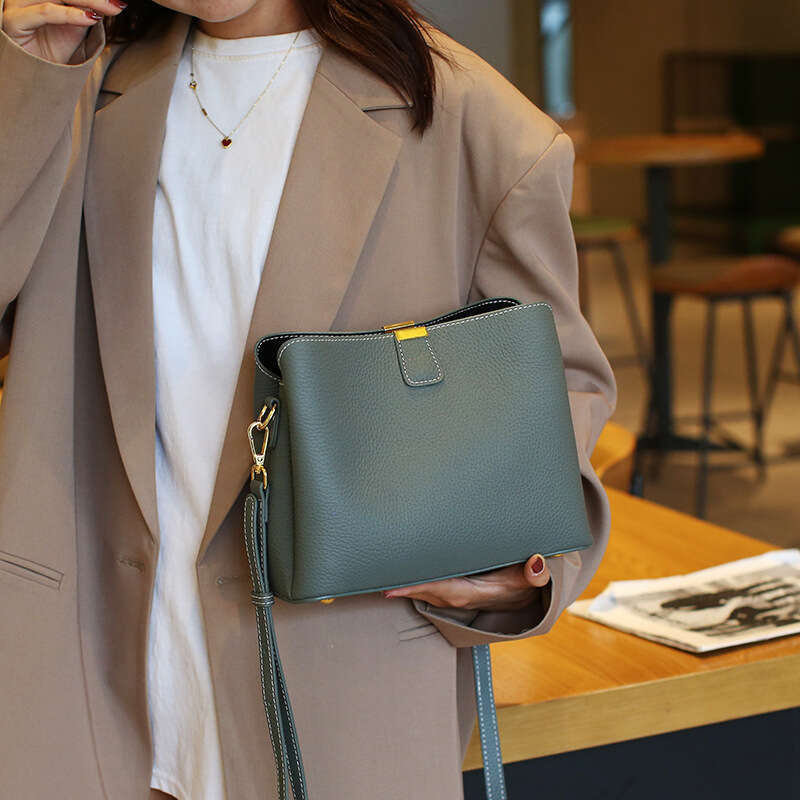 Luxury Shoulder Bags Fashion Cowhide For Women New Large Capacity Bucket Bag Versatile Commuter Genuine Leather Crossbody Handbag SENYY