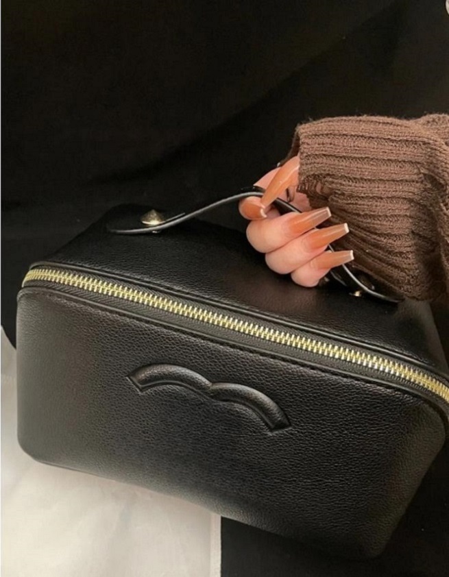 KING SIZE TOILETRY BAG Extra Large Wash Bags Luxurys Designers Make Up Cosmetic Toilet Pouch Women Beauty Makeup Case Pochette Accessoires Double 4.25