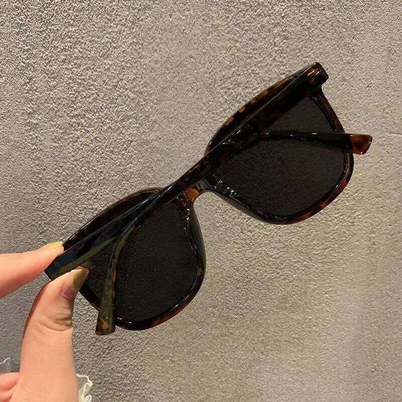 New Fashion Square Women's Sunglasses Retro Rice Nail Metal Outdoor Sun Shading Sports Glasses For Men And Women Z260127