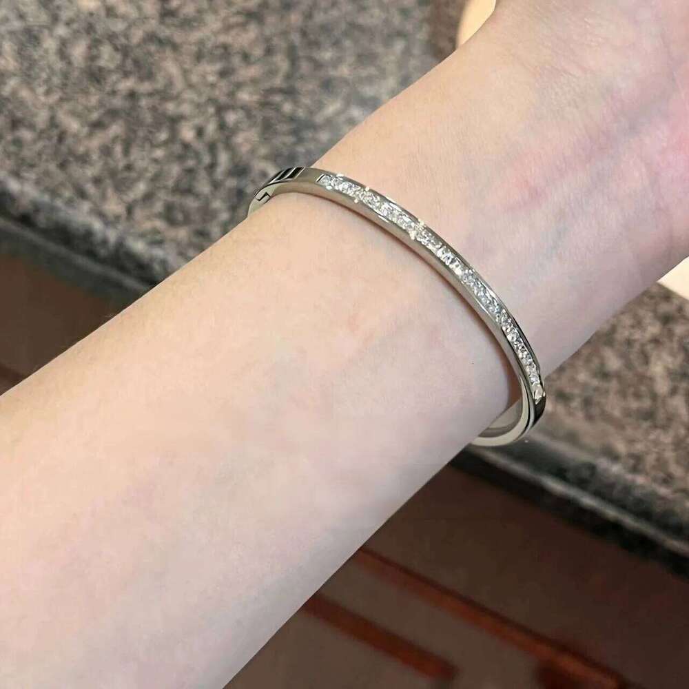 Luxury inlaid zircon fashionable titanium steel non fading suitable for female couples bracelet XJ260127