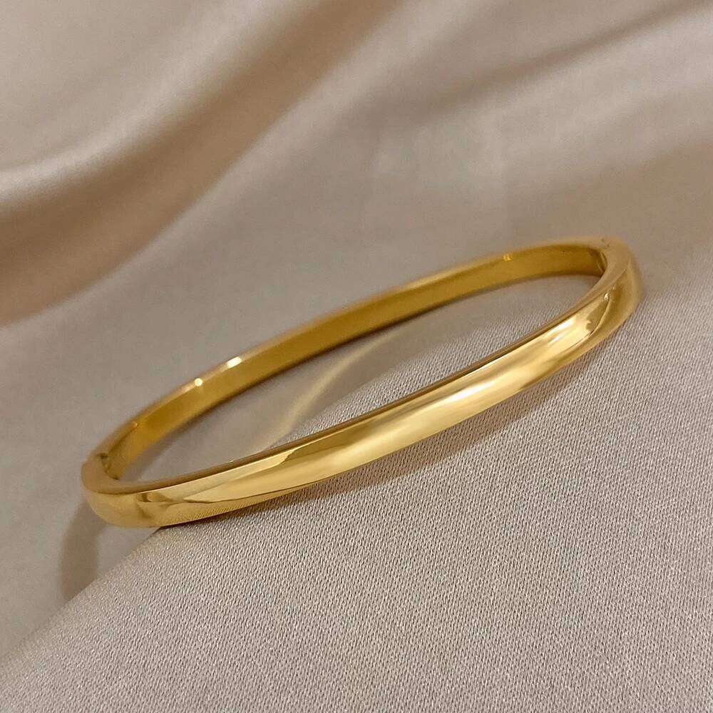 Simple Smooth Stainless Steel Bangles Bracelets for Women Trendy Gold Plated Metal Bracelet Jewelry Accessories Lady Gift XJ260127