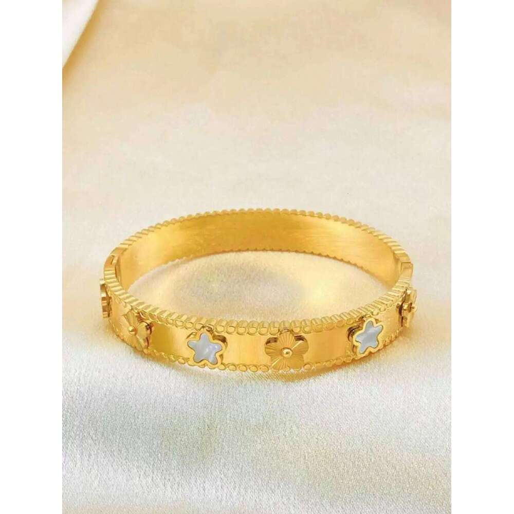 Fashion Flower Stainless Steel Style Vintage Cinquefoil Kaleidoscope Narrow Bracelet for Women Hand Jewelry XJ260127