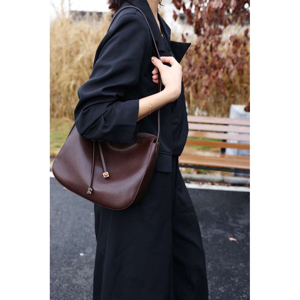 Luxury Shoulder Bags New Trendy Fashion Underarm Versatile Commuting Elegant Niche Handbag Crossbody Bag SENYY