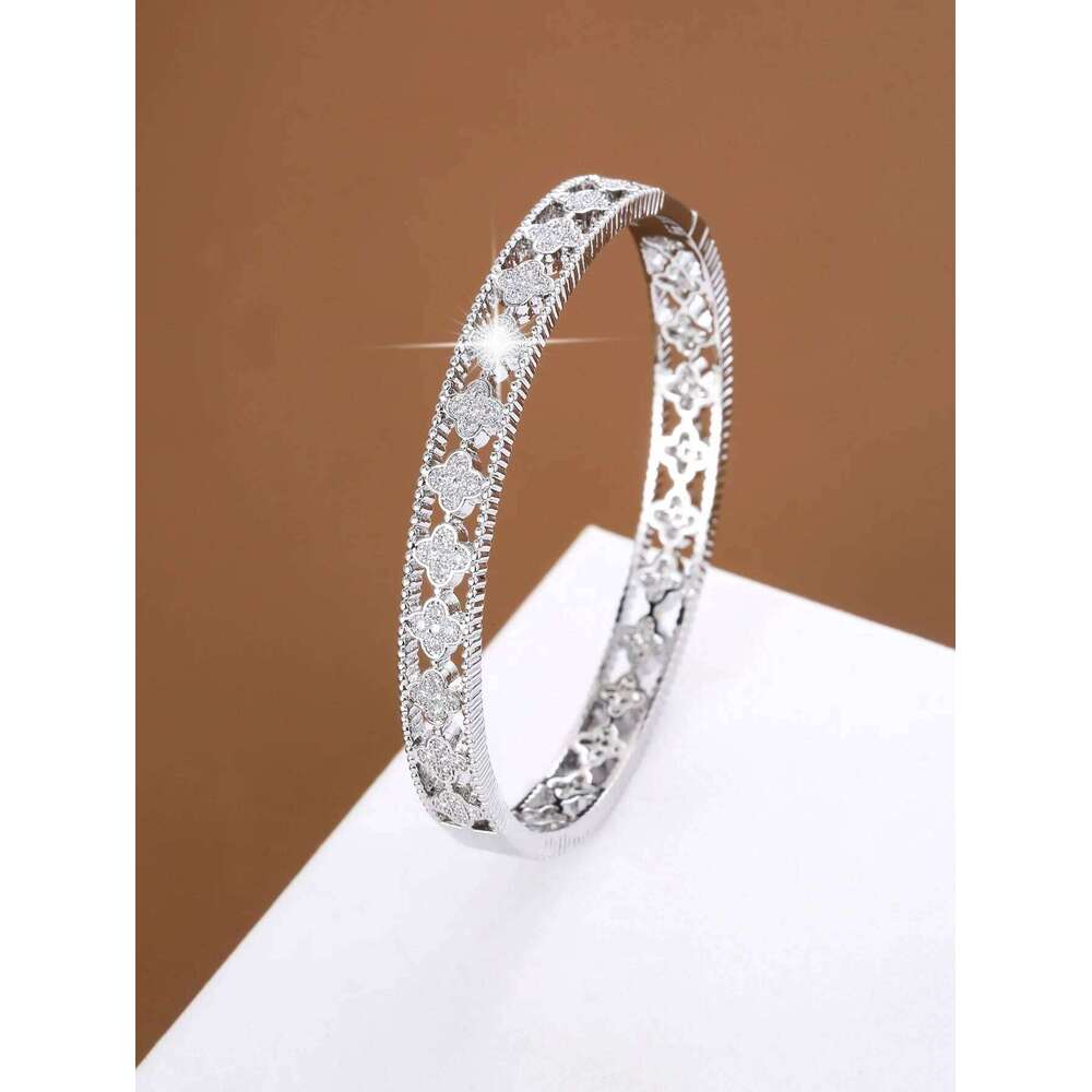 Simple Small-Flower-Shaped Design Synthetic Zirconia Women's Bracelet For Daily Party Jewelry Accessory XJ260127