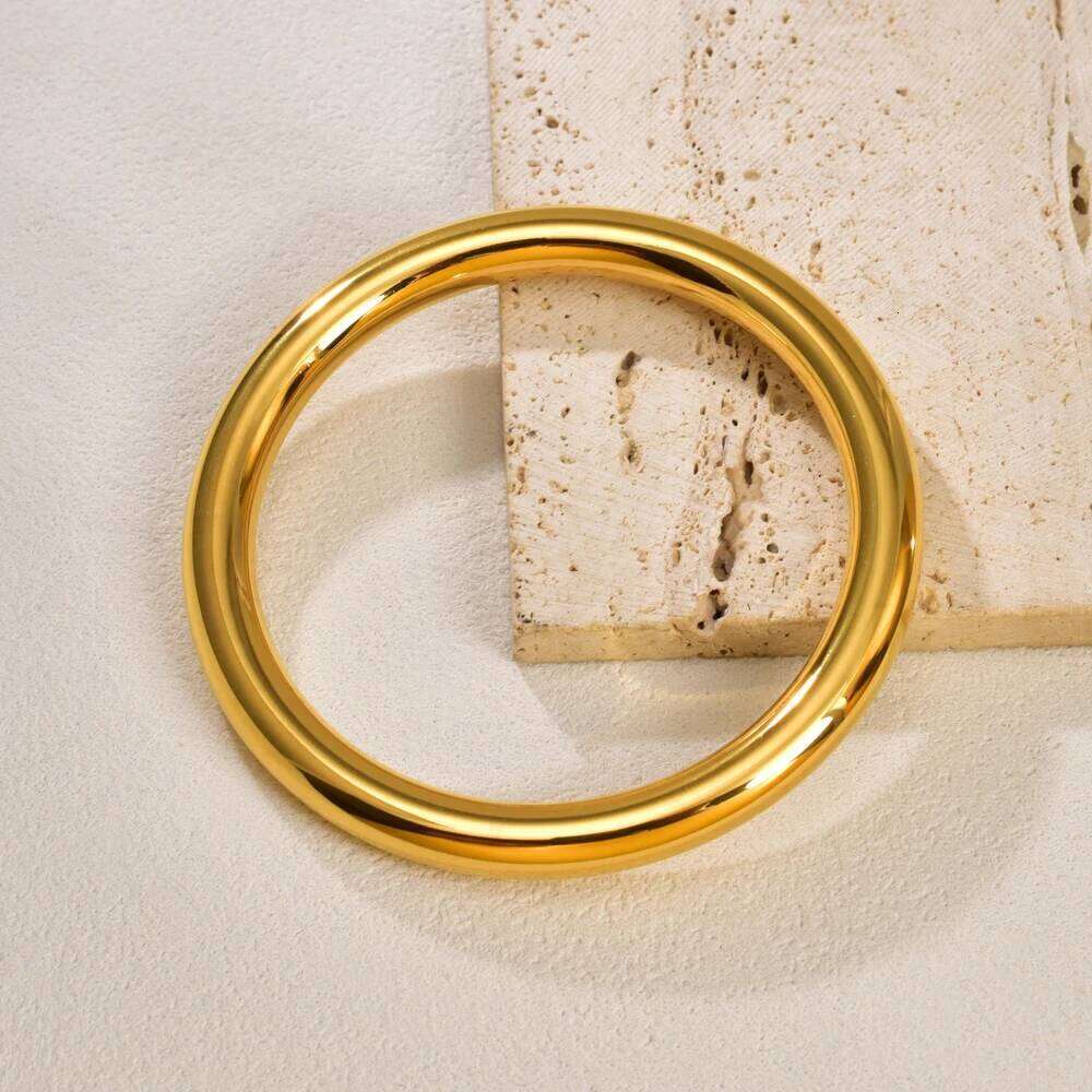 C29 Simple and fashionable traditional plain ring for women, ins stainless steel hollow bracelet jewelry XJ260127