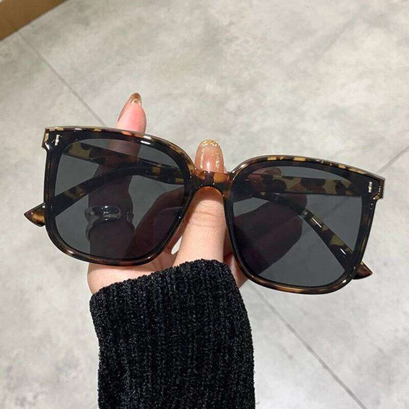 OIMG Vintage Square Sunglasses Women Oversized Sunglass Men Retro Black Sun Glasses Shades Goggle UV400 Oculos De Sol Z260127