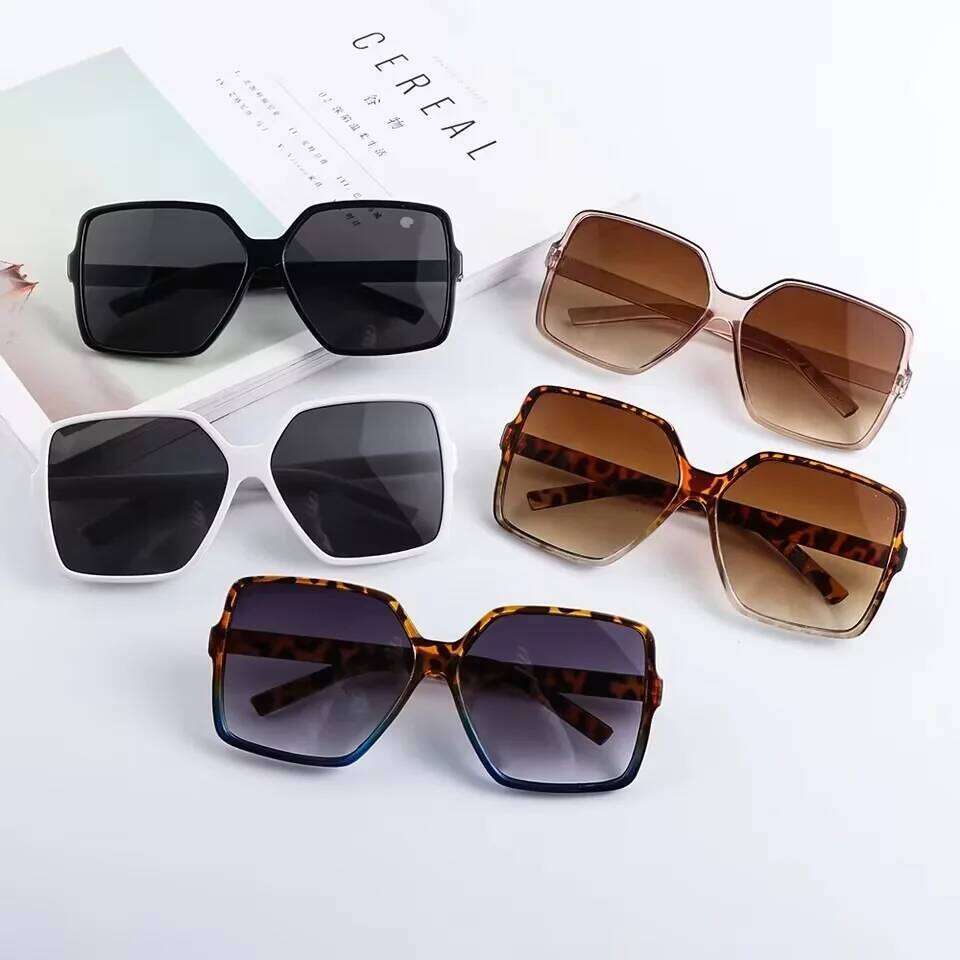 Retro Big Frame Oversized Square Sunglasses Fashion Shades UV Protection Eyeglasses for Women Men Summer Beach Party Eyewear Z260127