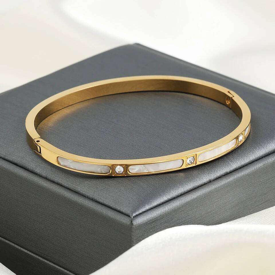 ZAKOL Niche Design White Fritillary Shell Stainless Steel Bracelet for Women Fashion Inlaid Zirconia Daily Bangle Jewelry Gift XJ260127