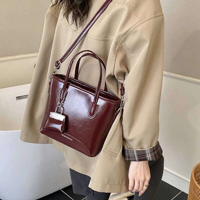 Vintage Oil Wax Leather Tote 2026 New Bucket Women's Versatile Shoulder Crossbody Bag High-Quality Handbag 9032HS
