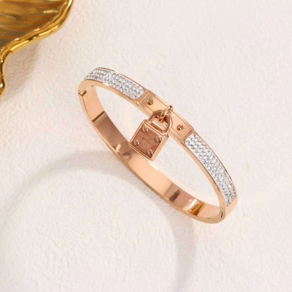 European Love Lock Titanium Steel Bracelet with Zircon 18K Gold Plated Waterproof Non Allergic Cuff Bangle Jewelry for Women XJ260127