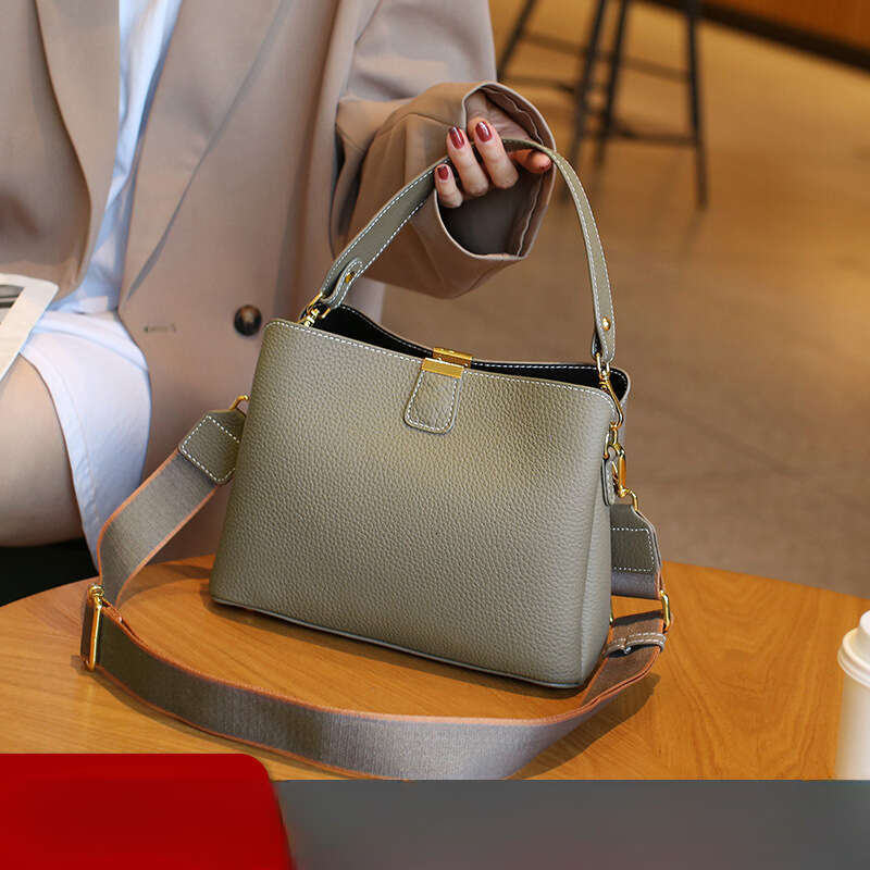 Luxury Shoulder Bags Fashion Cowhide For Women New Large Capacity Bucket Bag Versatile Commuter Genuine Leather Crossbody Handbag SENYY