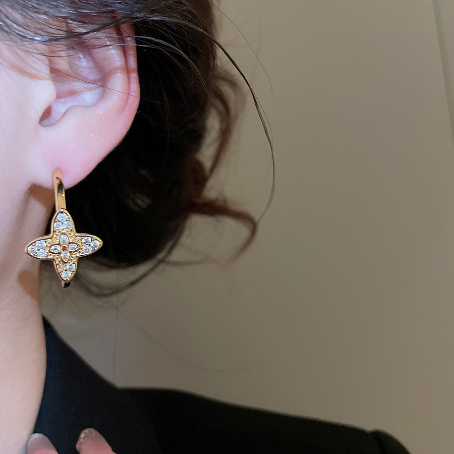 Silver Needle Zircon C-shaped Flower Stud Simple Daily Commute Versatile Hoop Light Luxury High-end Feel Earrings for Women - view 3