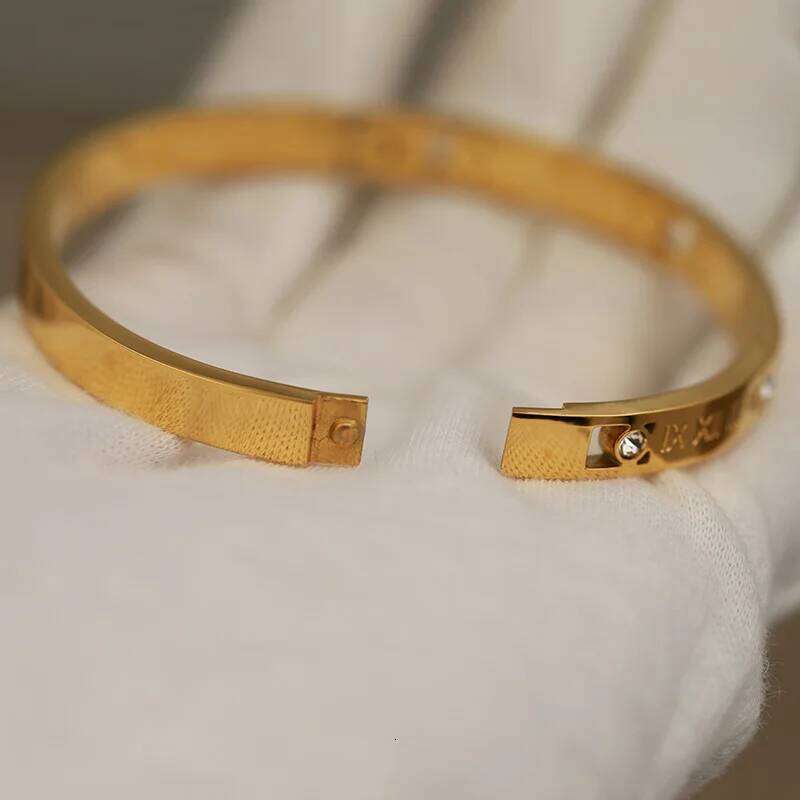 316L Classic Stainless Steel Metal Roman Nunber for Women Elegant Crystal Bangles Rust-proof Bracelets Wrist Jewelry XJ260127