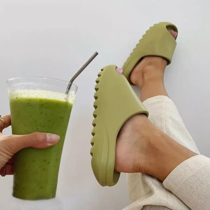 hot Free delivery Slippers Fashionable slippers for summer outdoor wear anti slip thick bottom bathroom straight drag