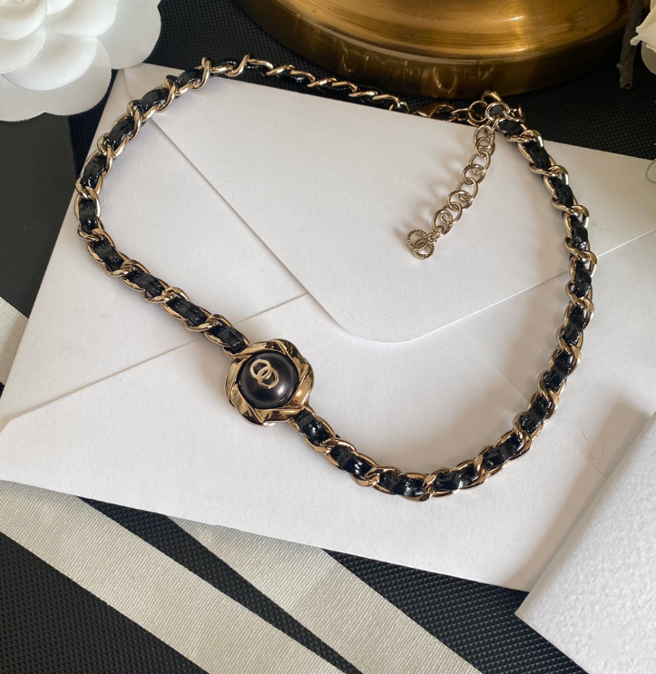 Classic Designer Women Woven Sweater Necklace Dia Pendant Necklaces Chokers Wedding Christm Festival Jewelry Gifts