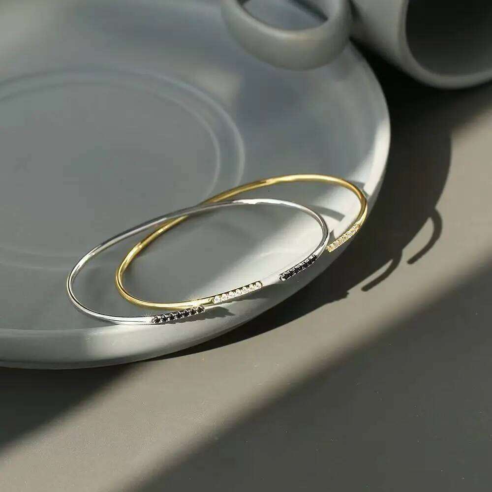 Premium Women's 2025 Simple Yet Stylish 5a Zircon Inlay Bracelet 18k Gold Plated Perfect Jewelry Gift XJ260127