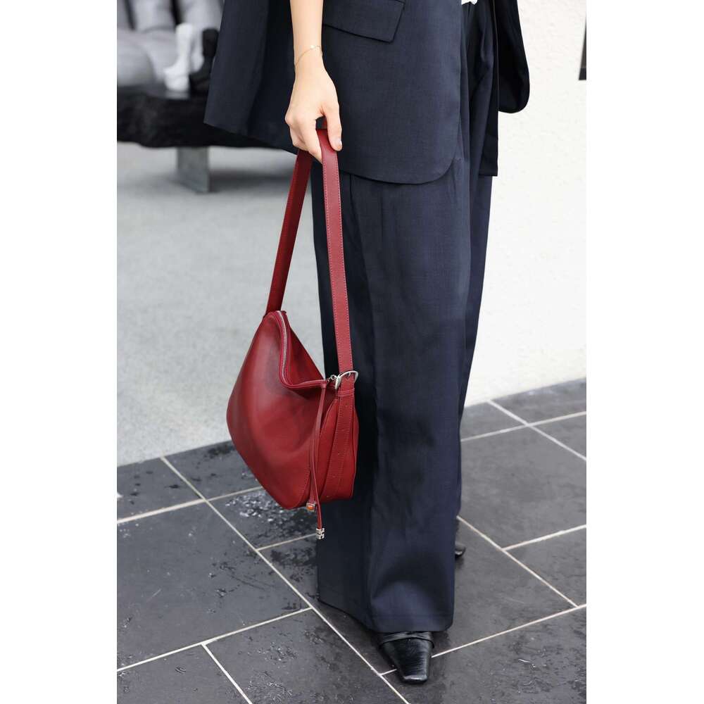 Luxury Shoulder Bags New Trendy Fashion Underarm Versatile Commuting Elegant Niche Handbag Crossbody Bag SENYY