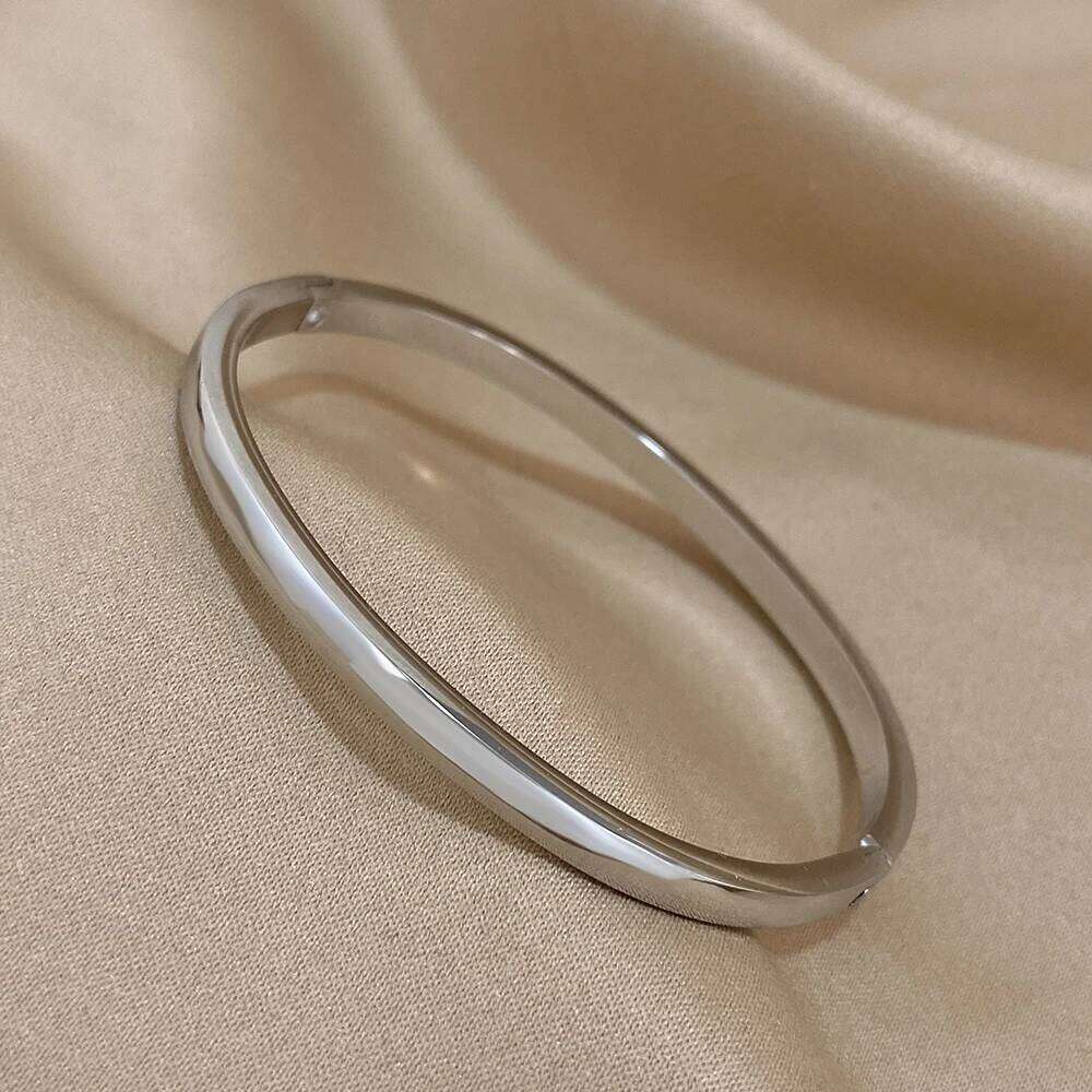 Simple Smooth Stainless Steel Bangles Bracelets for Women Trendy Gold Plated Metal Bracelet Jewelry Accessories Lady Gift XJ260127