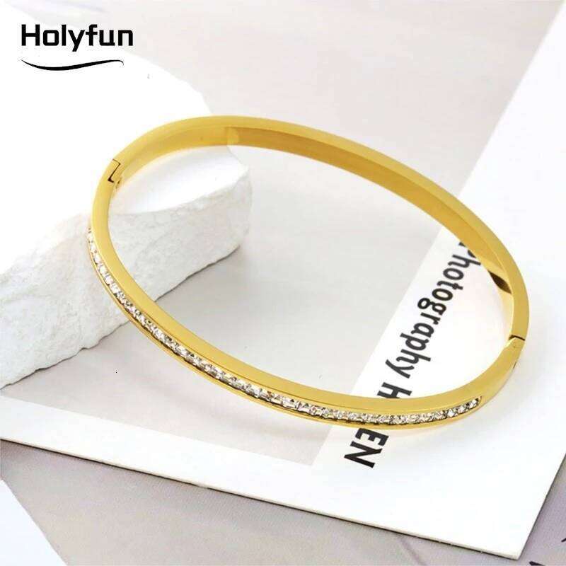 1pc Titanium Gold Bracelet, Fashionable Classic Style, Stainless Steel Bracelet,Inlaid With Zircon,For Womens Daily Wear XJ260127