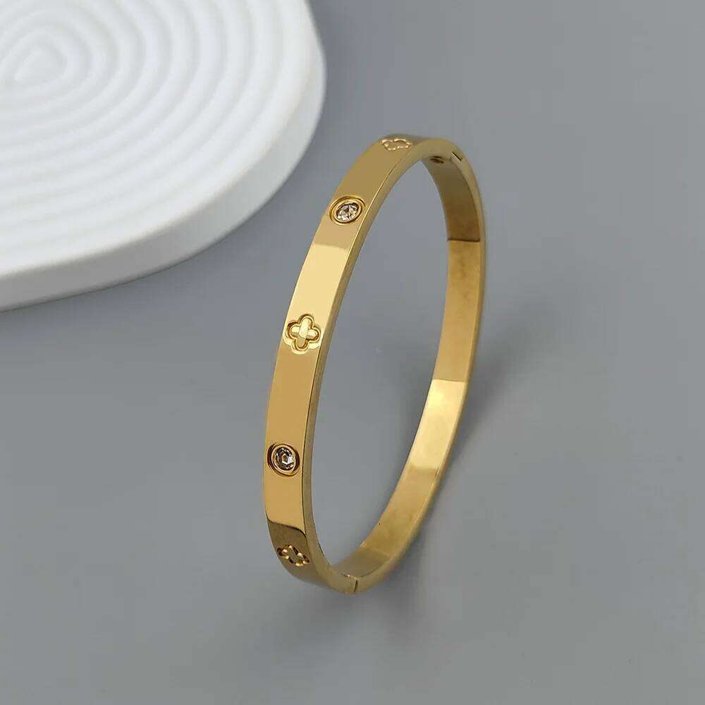 New zircon stainless steel gold-plated women's high-quality waterproof metal bracelet, party jewelry XJ260127