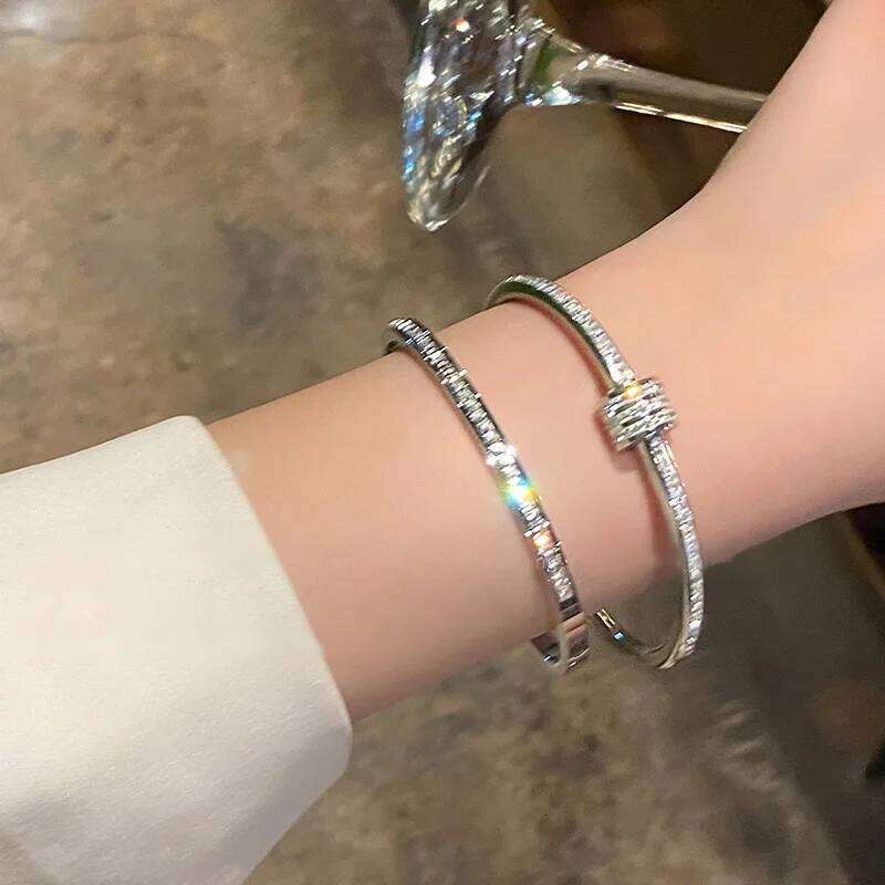 1pc Titanium Silver Bracelet, Fashionable Classic Style, Stainless Steel Bracelet,Inlaid With Zircon,For Womens Daily Wear XJ260127