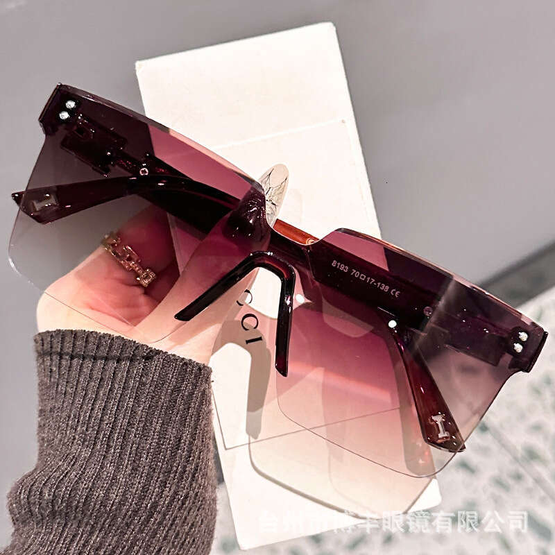 2026 New Small C C Style Mirror Leg Letter One-piece High-end Fashion Large Frame for Women Fine Flash Trendy Sunglasses